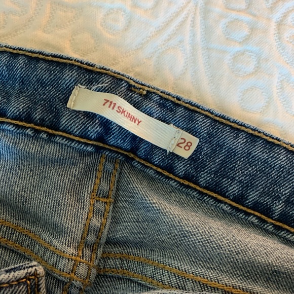 Levi’s 711 skinny crop jeans - Picture 2 of 8